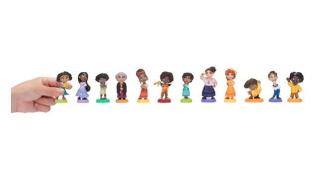 Disney Encanto Mi Familia 12 Figurine Set