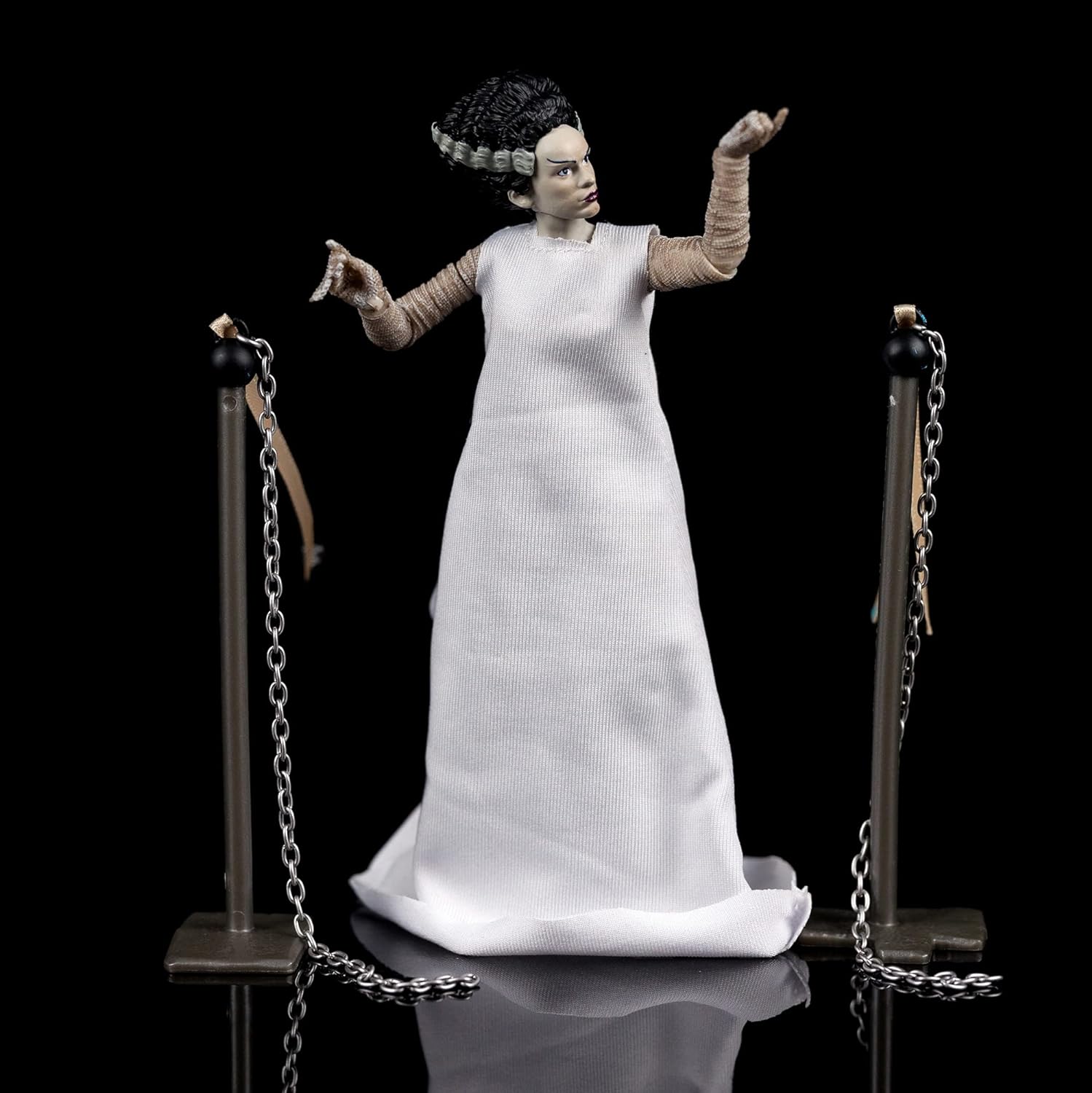 Universal Monsters: The Bride of Frankenstein 6" Figure